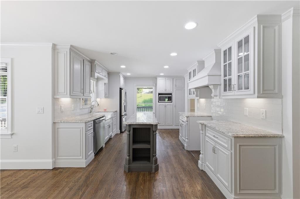 5 bedroom, 6 bathroom, 6,369 sq ft single family residence for sale at 3380 Wildwood Road, Suwanee, GA 30024 — photo 8