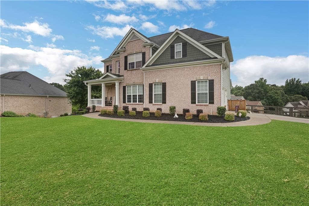 5 bedroom, 4 bathroom, 3,916 sq ft single family residence for sale at 9105 Kate Court, Gainesville, GA 30506 — photo 2