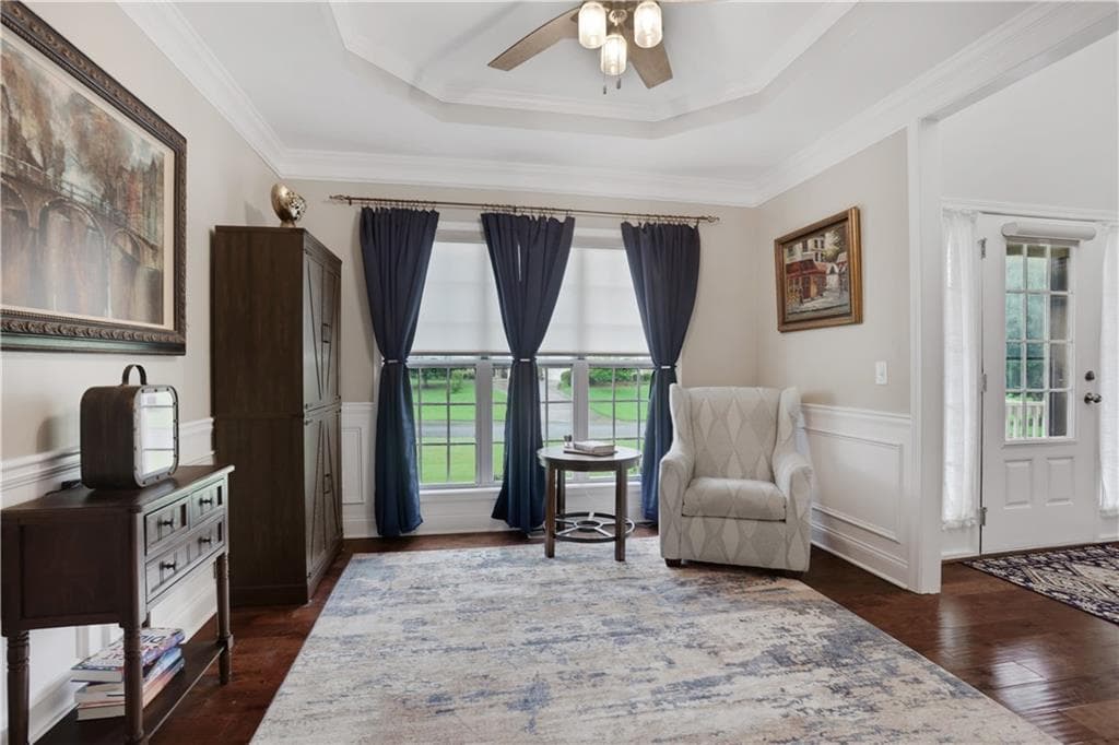 5 bedroom, 4 bathroom, 3,916 sq ft single family residence for sale at 9105 Kate Court, Gainesville, GA 30506 — photo 4