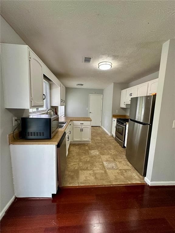 3 bedroom, 2 bathroom, 1,229 sq ft single family residence for sale at 824 Greenhedge Drive, Stone Mountain, GA 30088 — photo 2