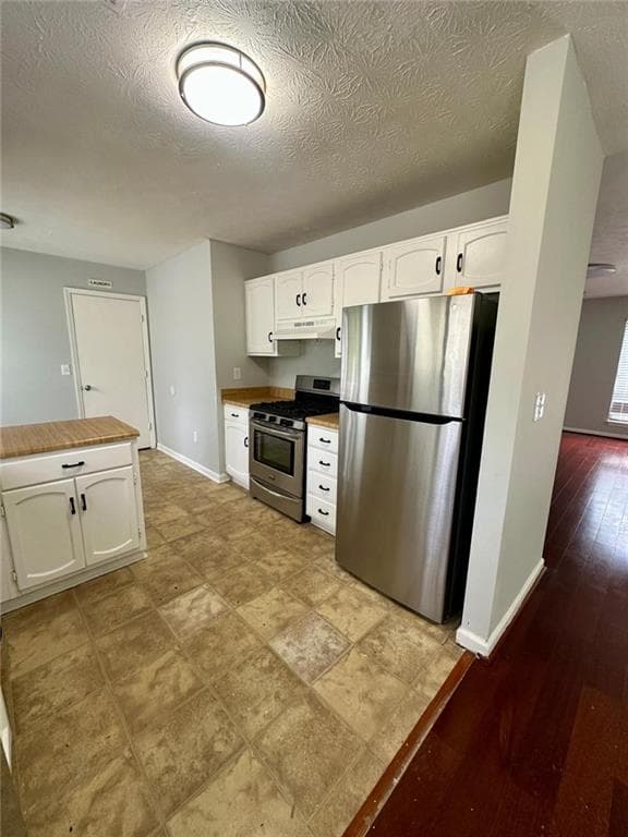 3 bedroom, 2 bathroom, 1,229 sq ft single family residence for sale at 824 Greenhedge Drive, Stone Mountain, GA 30088 — photo 3
