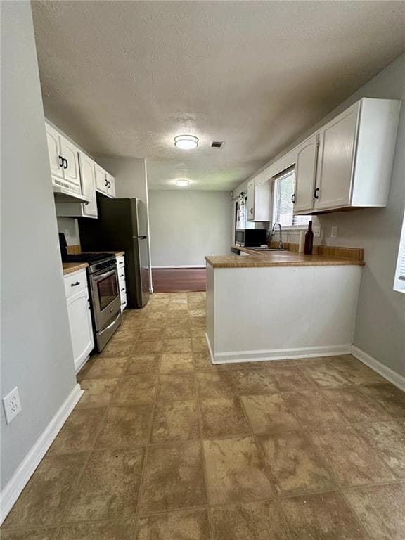 3 bedroom, 2 bathroom, 1,229 sq ft single family residence for sale at 824 Greenhedge Drive, Stone Mountain, GA 30088 — photo 4
