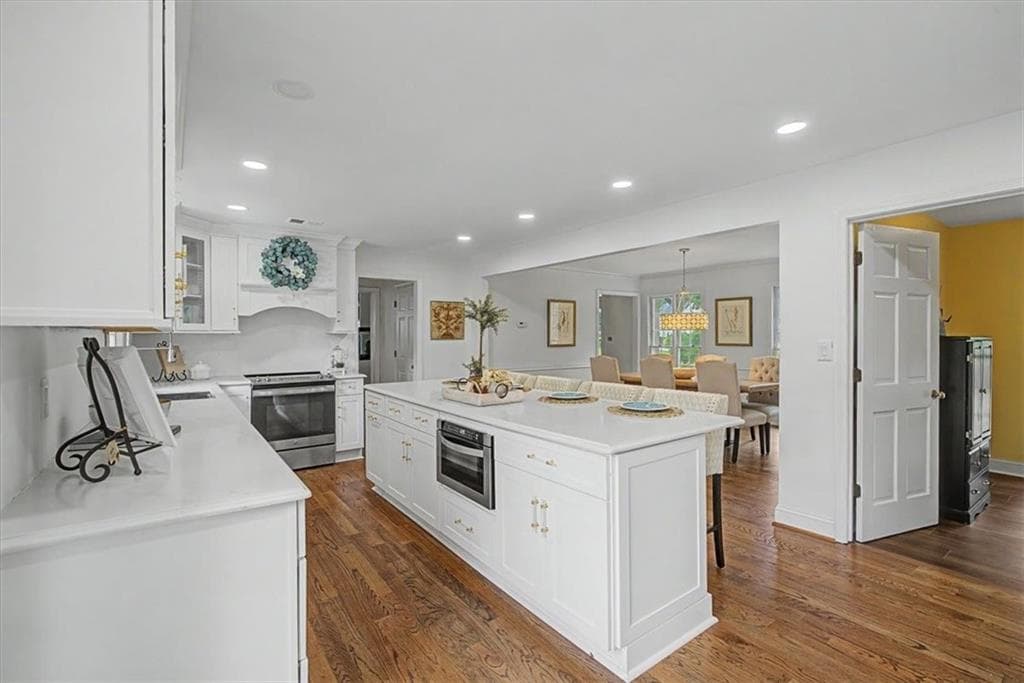 5 bedroom, 4 bathroom, 3,175 sq ft single family residence under contract at 3730 Creekstone Way, Marietta, GA 30068 — photo 2