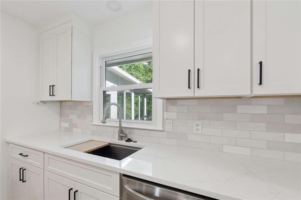 4 bedroom, 3 bathroom, 3,901 sq ft single family residence under contract at 14030 Cogburn Road, Milton, GA 30004 — photo 7