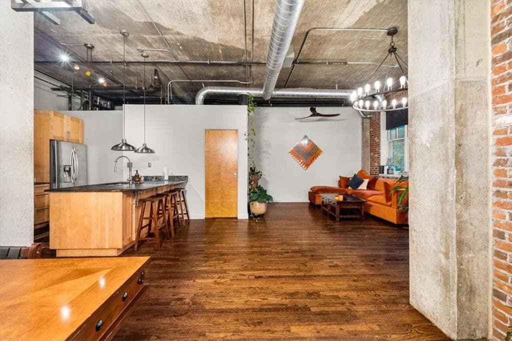 2 bedroom, 2 bathroom, 1,230 sq ft condominium for sale at 3235 Roswell Road 609, Atlanta, GA 30305 — photo 3