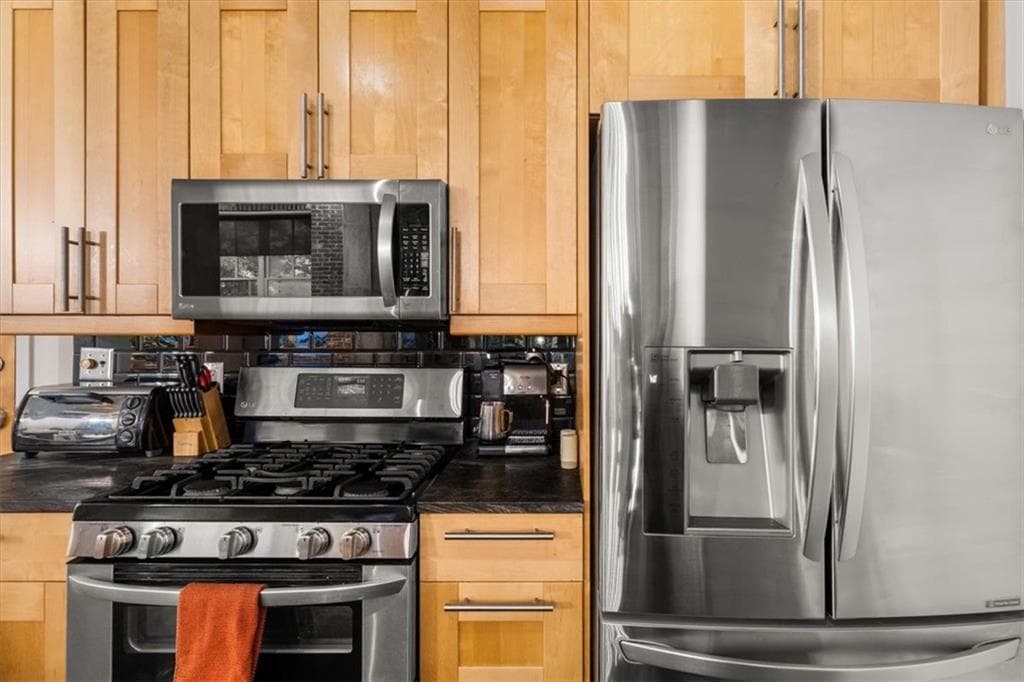 2 bedroom, 2 bathroom, 1,230 sq ft condominium for sale at 3235 Roswell Road 609, Atlanta, GA 30305 — photo 8