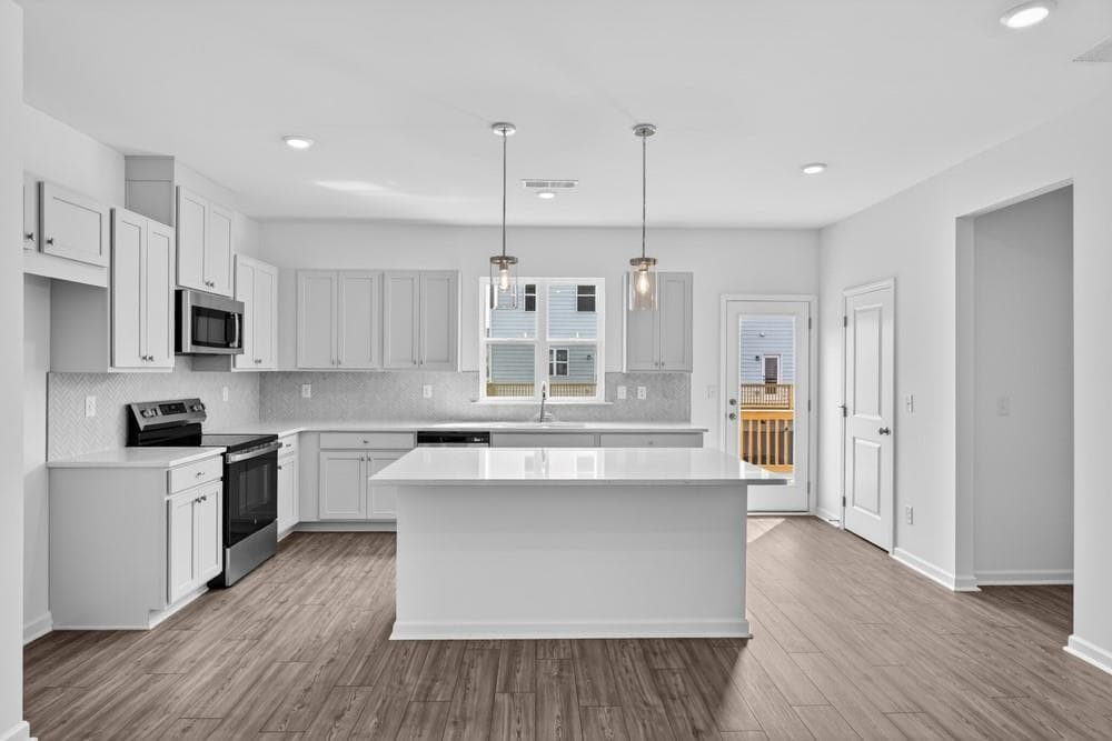 3 bedroom, 4 bathroom, 1,893 sq ft townhouse for sale at 102 Epperly Way, Tucker, GA 30084 — photo 3