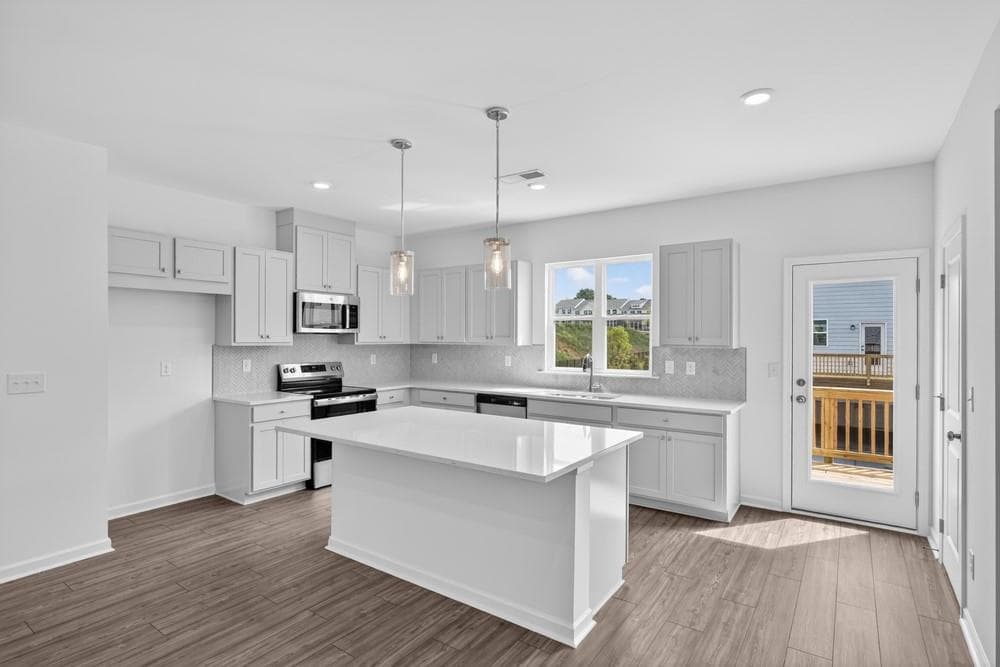 3 bedroom, 4 bathroom, 1,893 sq ft townhouse for sale at 102 Epperly Way, Tucker, GA 30084 — photo 7