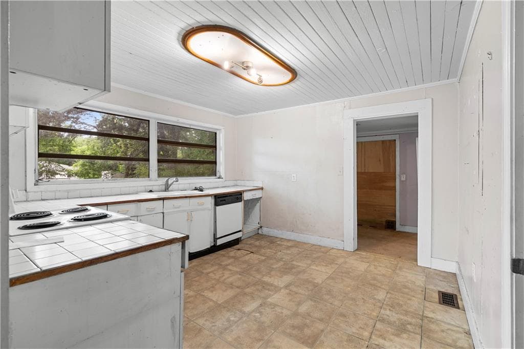 3 bedroom, 1 bathroom, 1,142 sq ft single family residence for sale at 710 Murphey Street, Decatur, GA 30079 — photo 5