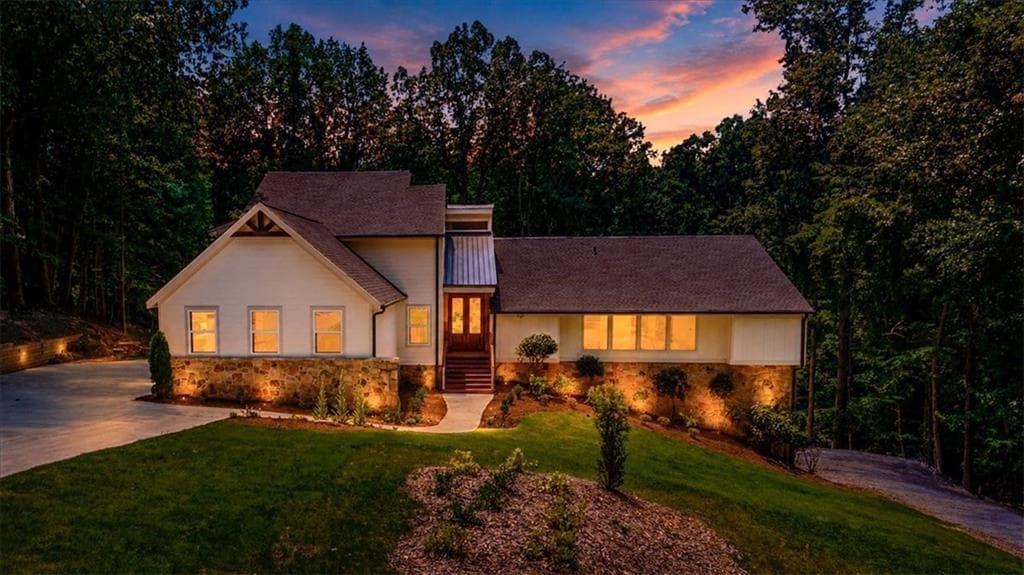 4 bedroom, 4 bathroom, 5,391 sq ft single family residence for sale at 5535 Hidden Harbor Drive, Gainesville, GA 30504 — photo 3