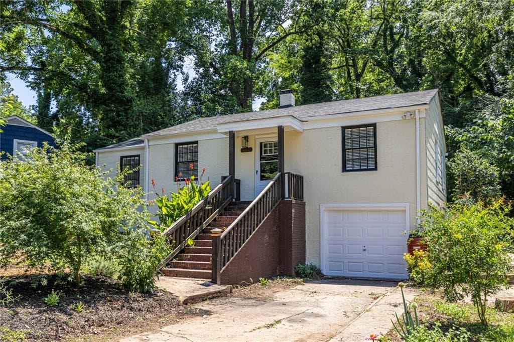 3 bedroom, 2 bathroom, 1,181 sq ft single family residence for sale at 1909 Lisbon Drive, Atlanta, GA 30310 — photo 3