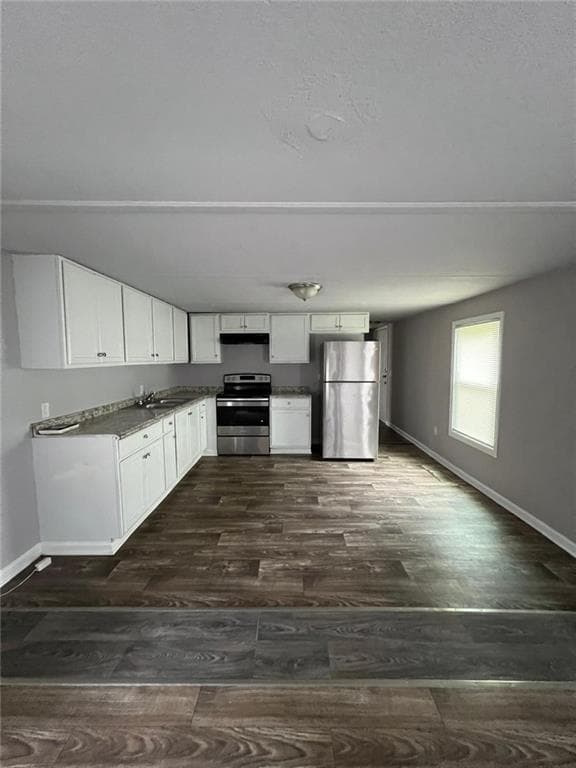 3 bedroom, 2 bathroom, 924 sq ft single family residence under contract at 30 Winston Way, Hampton, GA 30228 — photo 3