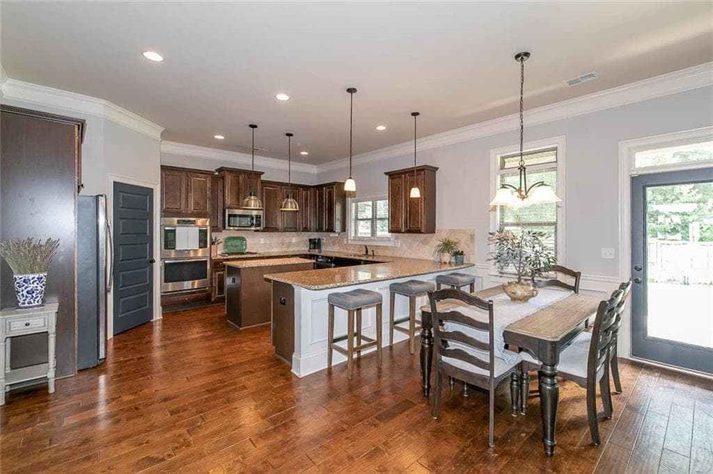 4 bedroom, 3 bathroom, 3,296 sq ft single family residence under contract at 49 Bay Crest Court, Loganville, GA 30052 — photo 4