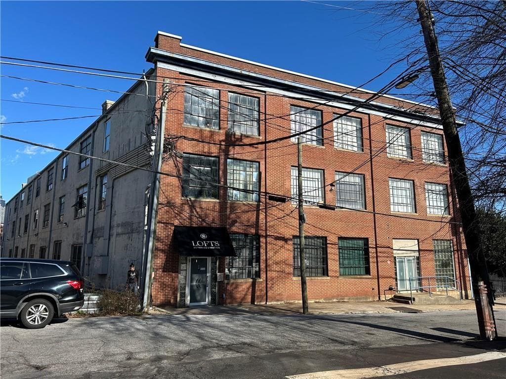 1 bedroom, 1 bathroom, 730 sq ft condominium for sale at 172 Haynes Street 102, Atlanta, GA 30313 — photo 1 of 20