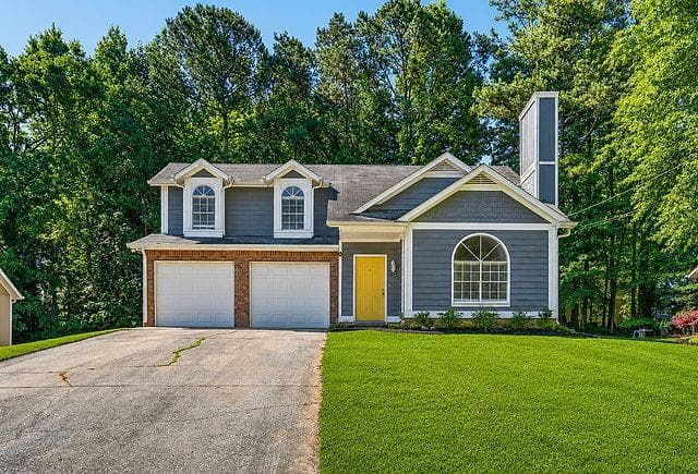 3 bedroom, 3 bathroom, 1,418 sq ft single family residence under contract at 5515 Forest Downs Circle, Atlanta, GA 30349