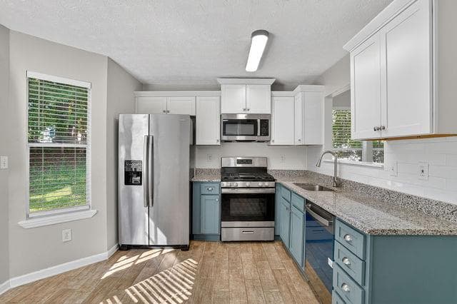 3 bedroom, 3 bathroom, 1,418 sq ft single family residence under contract at 5515 Forest Downs Circle, Atlanta, GA 30349 — photo 4