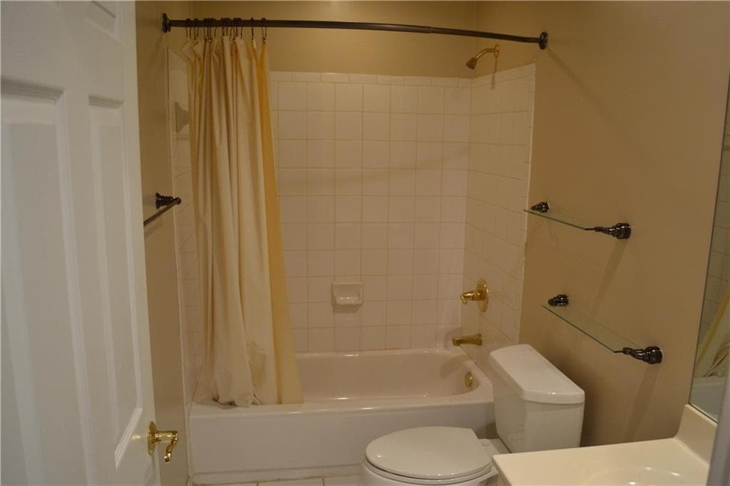 2 bedroom, 2 bathroom, 1,668 sq ft condominium for rent at 3047 Lenox Road 2308, Atlanta, GA 30324 for $1,900 a month — photo 5
