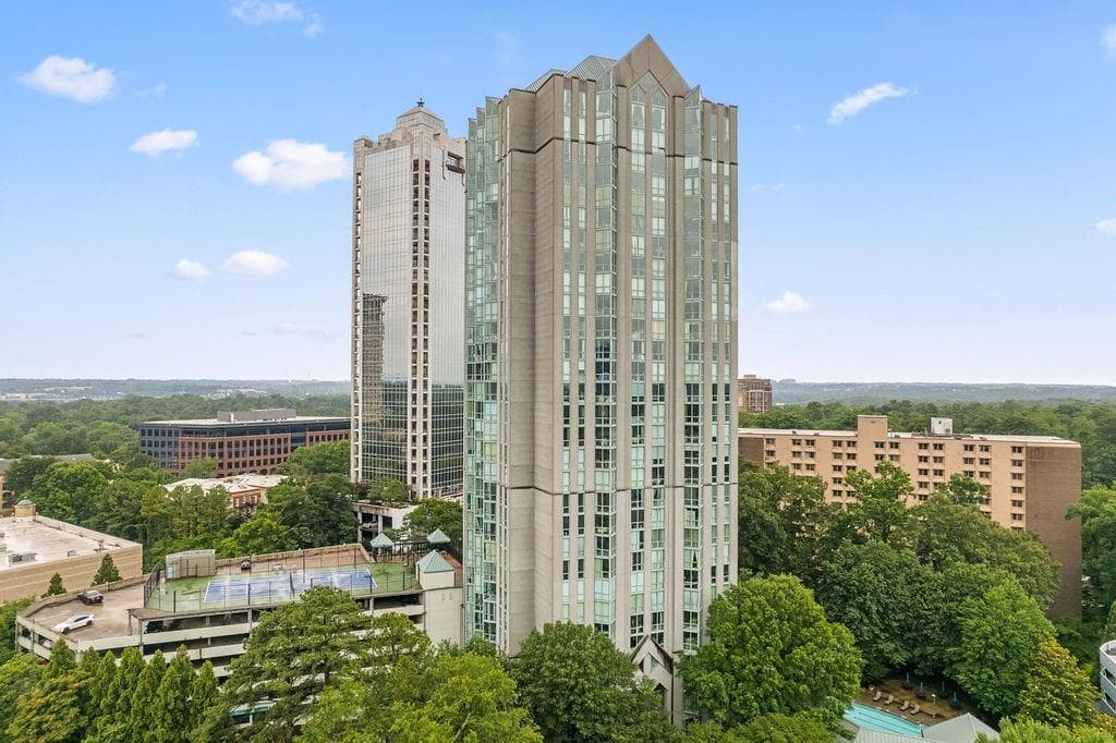 1 bedroom, 1 bathroom, 543 sq ft condominium for sale at 2870 Pharr Court South 203, Atlanta, GA 30305