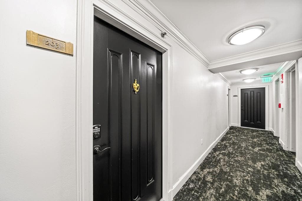 1 bedroom, 1 bathroom, 543 sq ft condominium for sale at 2870 Pharr Court South 203, Atlanta, GA 30305 — photo 3