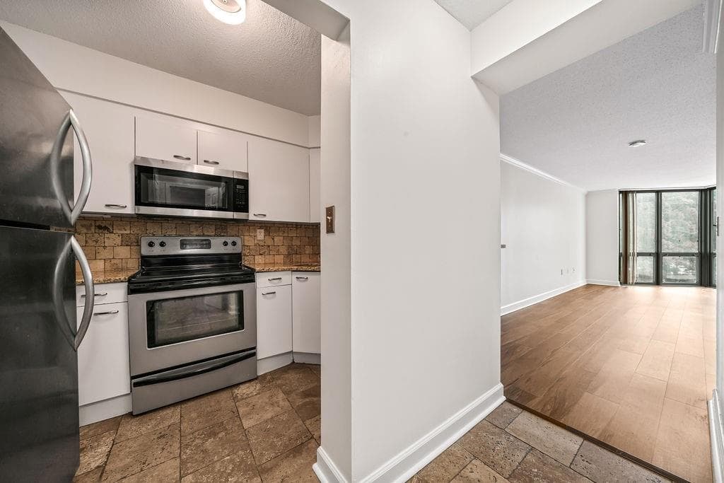 1 bedroom, 1 bathroom, 543 sq ft condominium for sale at 2870 Pharr Court South 203, Atlanta, GA 30305 — photo 4