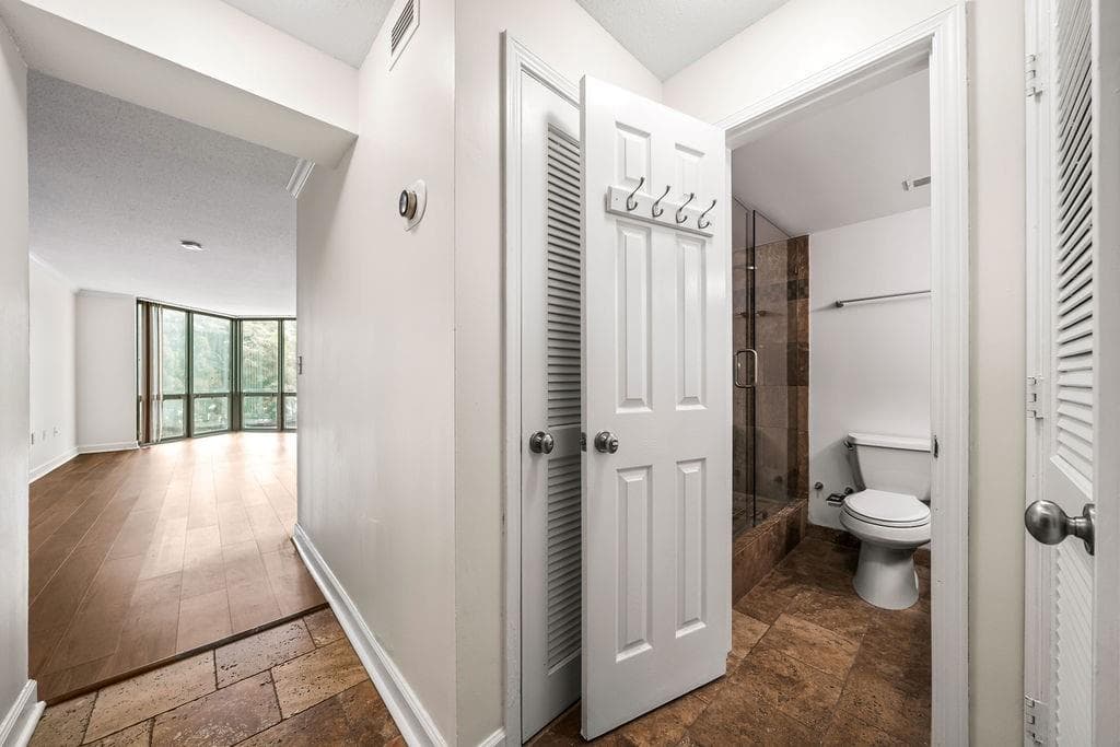 1 bedroom, 1 bathroom, 543 sq ft condominium for sale at 2870 Pharr Court South 203, Atlanta, GA 30305 — photo 6
