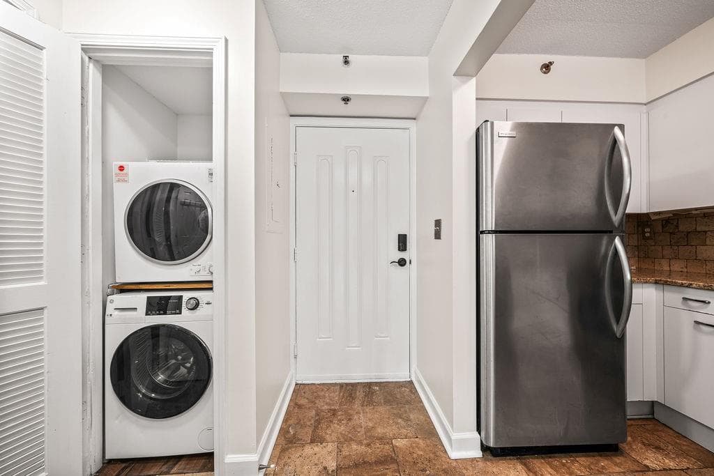 1 bedroom, 1 bathroom, 543 sq ft condominium for sale at 2870 Pharr Court South 203, Atlanta, GA 30305 — photo 7