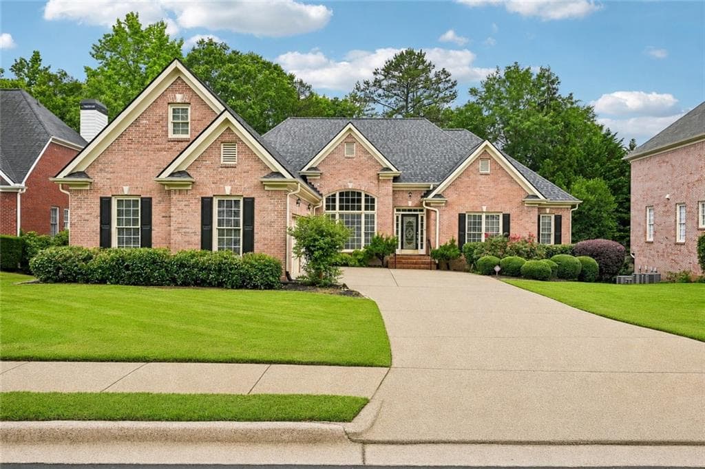 4 bedroom, 3 bathroom, 2,986 sq ft single family residence for sale at 3923 Springtree Lane, Hoschton, GA 30548