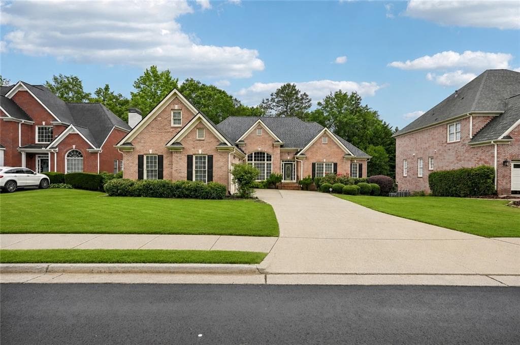 4 bedroom, 3 bathroom, 2,986 sq ft single family residence for sale at 3923 Springtree Lane, Hoschton, GA 30548 — photo 2