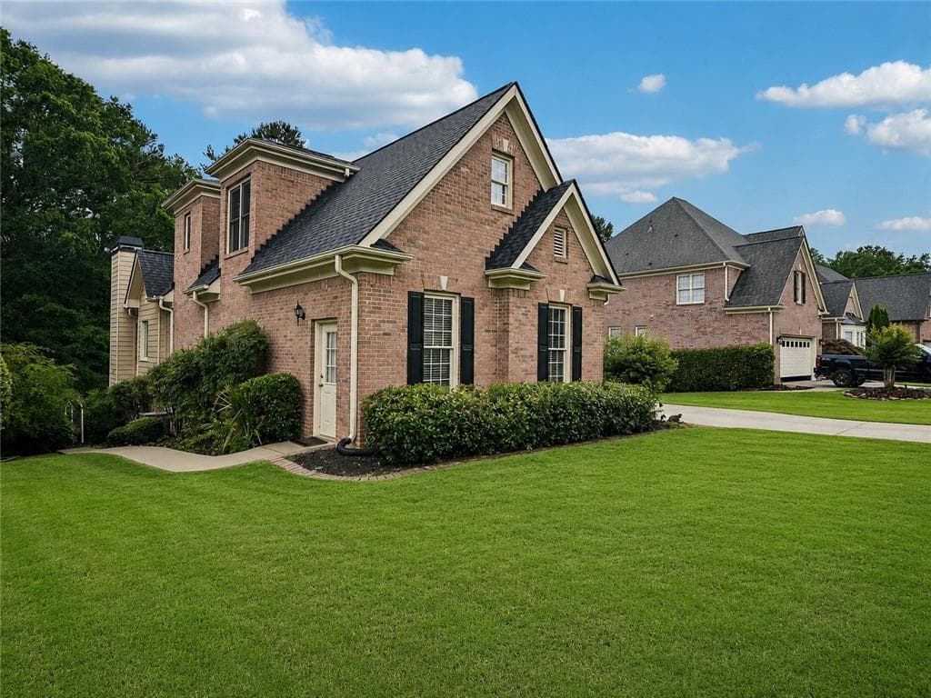 4 bedroom, 3 bathroom, 2,986 sq ft single family residence for sale at 3923 Springtree Lane, Hoschton, GA 30548 — photo 3