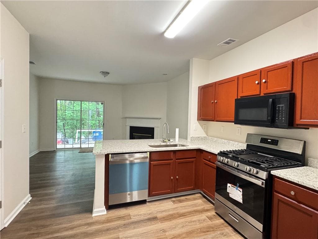 2 bedroom, 3 bathroom, 1,228 sq ft townhouse for sale at 1599 Cove Creek Circle, Norcross, GA 30093 — photo 2