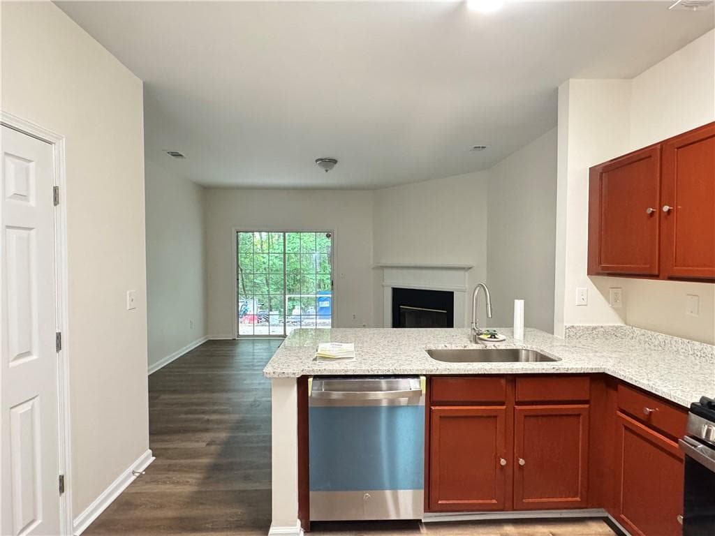 2 bedroom, 3 bathroom, 1,228 sq ft townhouse for sale at 1599 Cove Creek Circle, Norcross, GA 30093 — photo 5