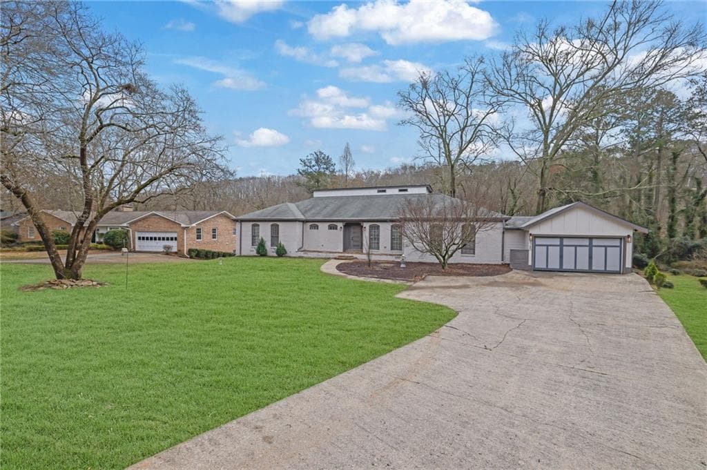 6 bedroom, 6 bathroom, 6,000 sq ft single family residence sold at 9785 La View Circle, Roswell, GA 30075