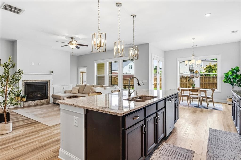 3 bedroom, 2 bathroom, 2,149 sq ft single family residence for sale at 3665 Summerpoint Crossing, Cumming, GA 30028 — photo 4