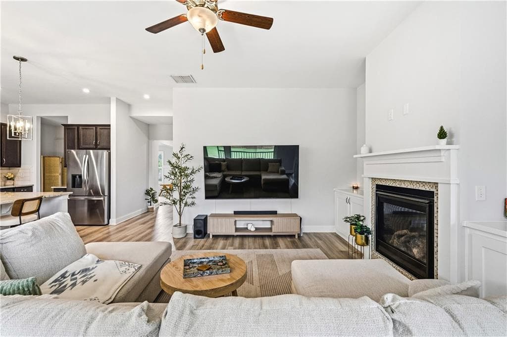3 bedroom, 2 bathroom, 2,149 sq ft single family residence for sale at 3665 Summerpoint Crossing, Cumming, GA 30028 — photo 5