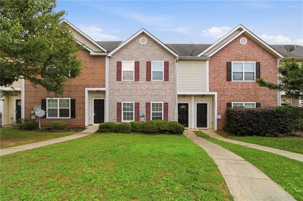 3 bedroom, 3 bathroom, 1,532 sq ft townhouse for sale at 8642 Thomas Lane, Riverdale, GA 30274 — photo 1 of 35