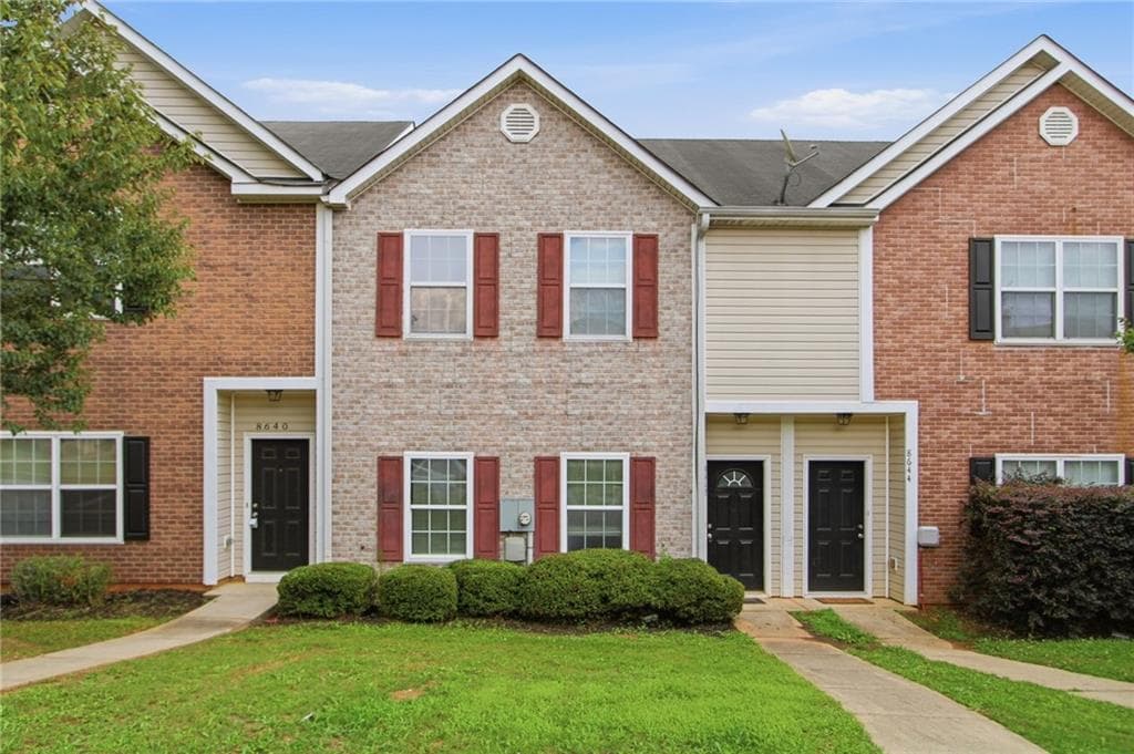 3 bedroom, 3 bathroom, 1,532 sq ft townhouse for sale at 8642 Thomas Lane, Riverdale, GA 30274 — photo 2