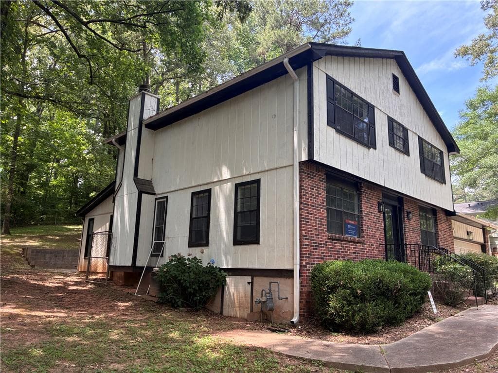 4 bedroom, 3 bathroom, 2,384 sq ft single family residence for sale at 3745 Londonderry Court, Lithonia, GA 30038 — photo 3
