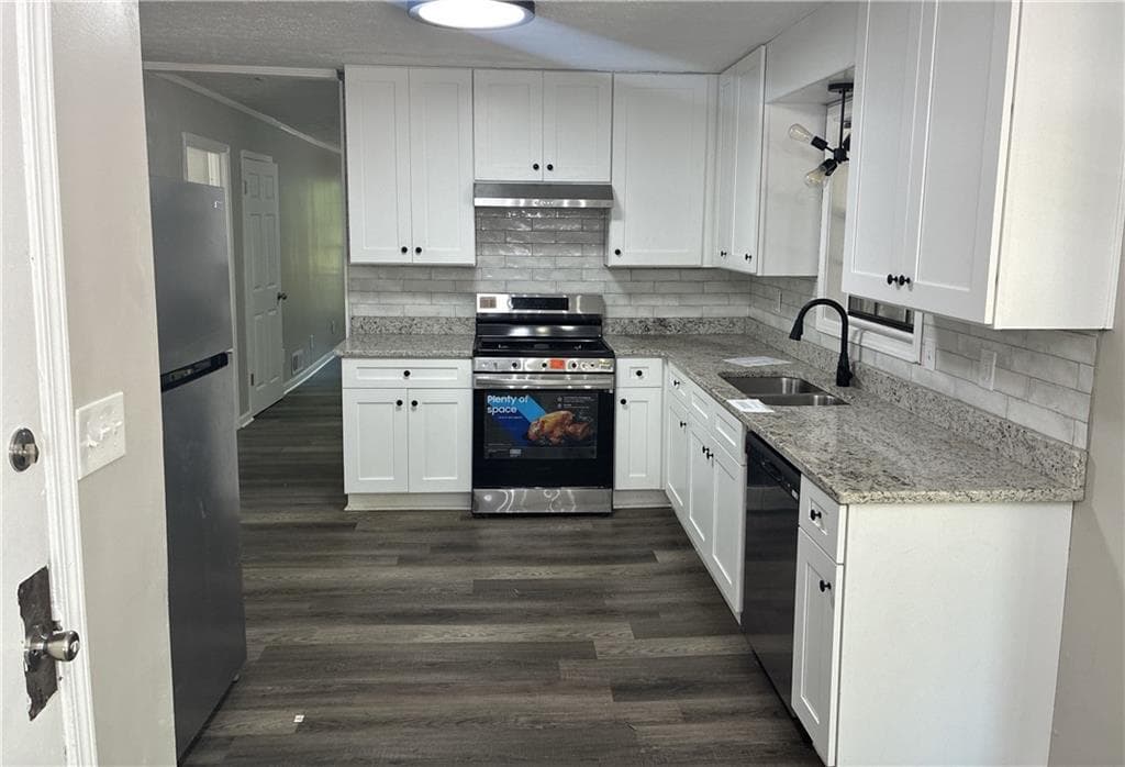 4 bedroom, 3 bathroom, 2,384 sq ft single family residence for sale at 3745 Londonderry Court, Lithonia, GA 30038 — photo 7
