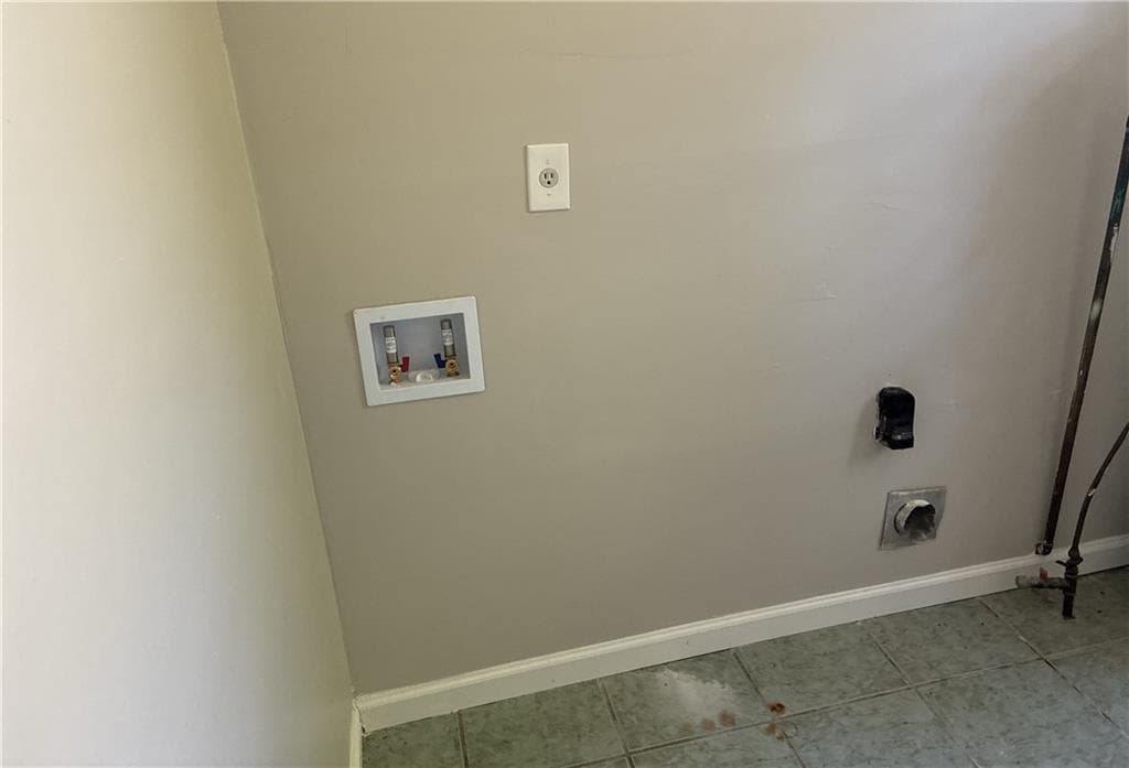 4 bedroom, 3 bathroom, 2,384 sq ft single family residence for sale at 3745 Londonderry Court, Lithonia, GA 30038 — photo 8