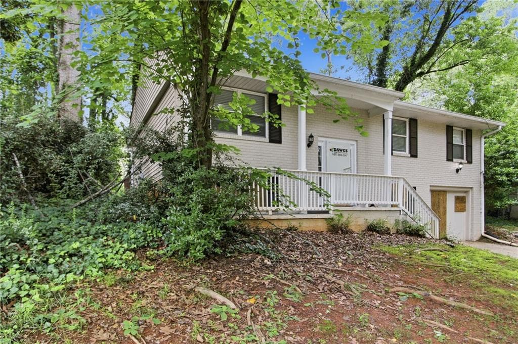 5 bedroom, 3 bathroom, 2,322 sq ft single family residence for sale at 4436 Malibu Drive, Decatur, GA 30035 — photo 2