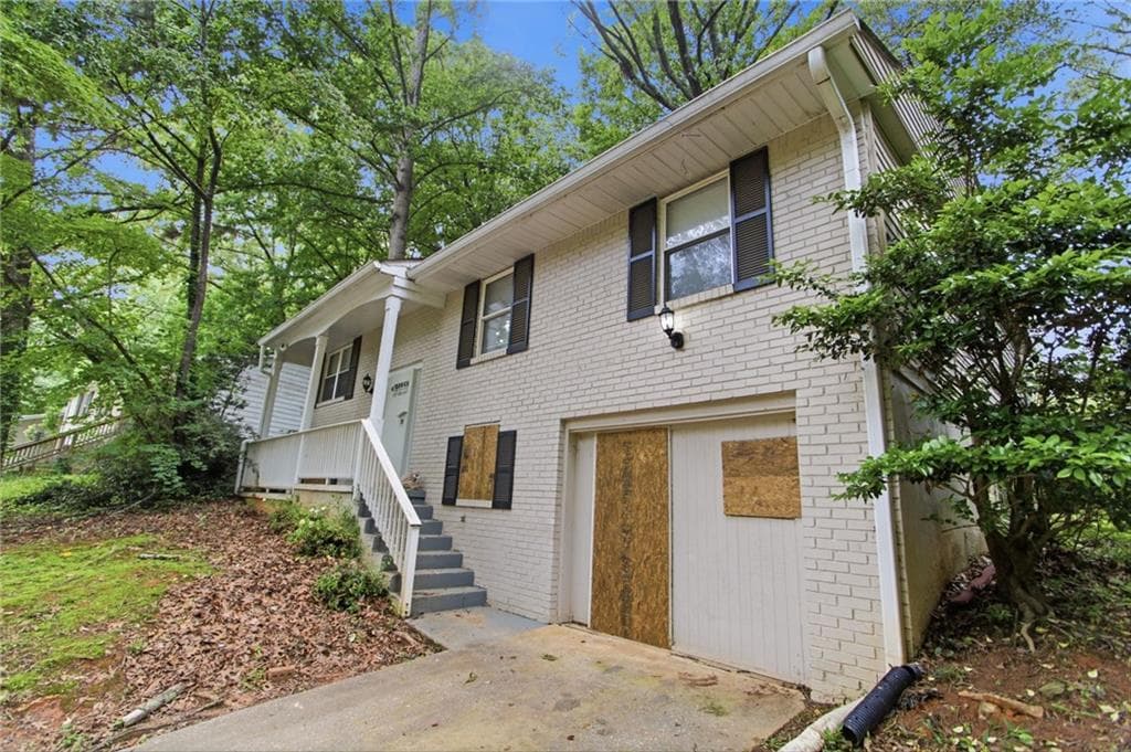 5 bedroom, 3 bathroom, 2,322 sq ft single family residence for sale at 4436 Malibu Drive, Decatur, GA 30035 — photo 3