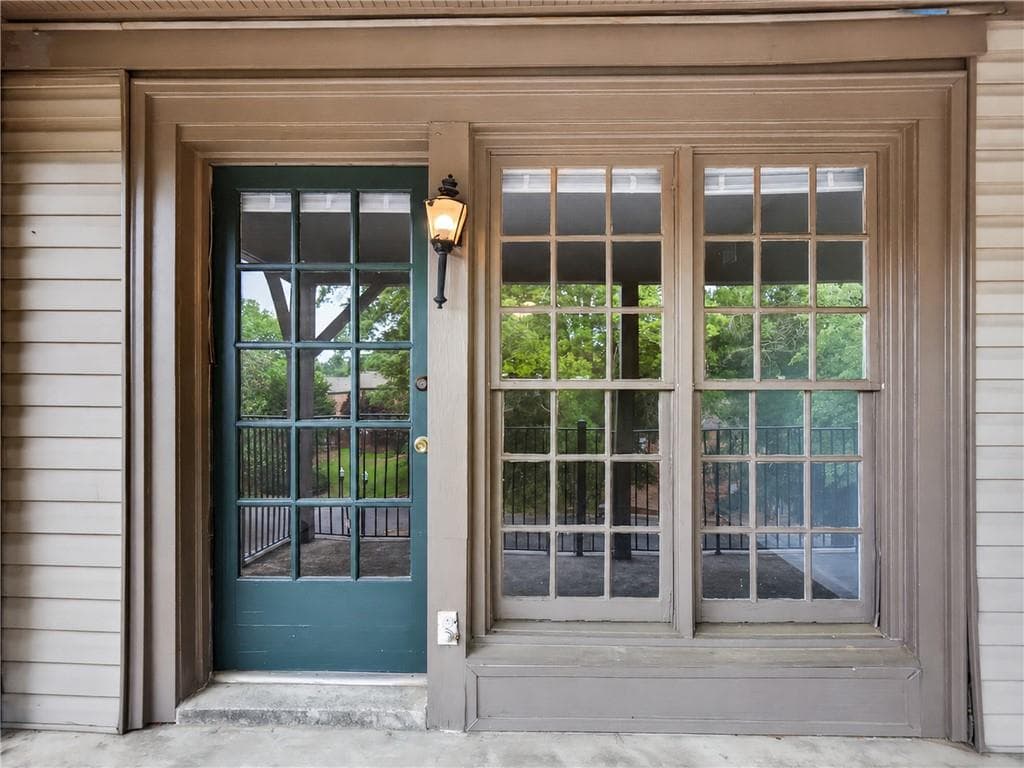 1 bedroom, 1 bathroom, 1,000 sq ft condominium for sale at 3091 Colonial Way H4, Atlanta, GA 30341 — photo 2