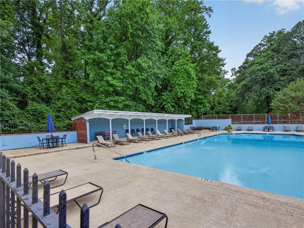 1 bedroom, 1 bathroom, 1,000 sq ft condominium for sale at 3091 Colonial Way H4, Atlanta, GA 30341 — photo 7