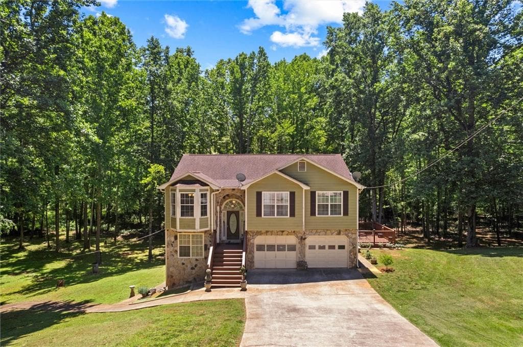 5 bedroom, 3 bathroom, 2,800 sq ft single family residence sold at 5310 Redfield Way, Flowery Branch, GA 30542
