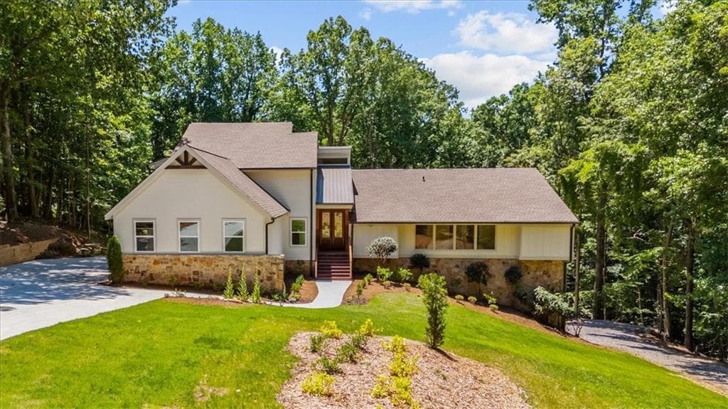 4 bedroom, 4 bathroom, 5,391 sq ft single family residence for sale at 5535 Hidden Harbor Drive, Gainesville, GA 30504 — photo 2