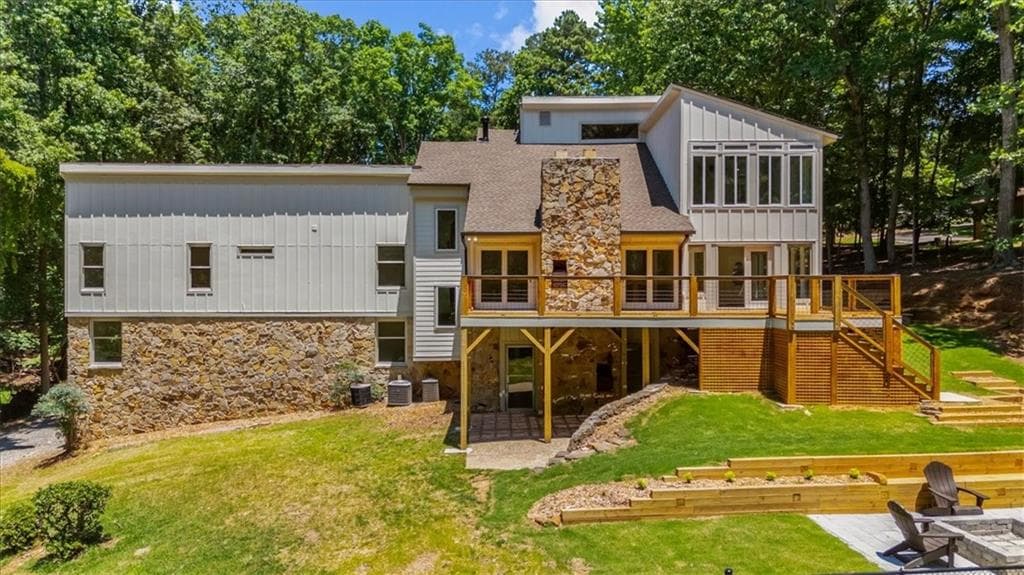 4 bedroom, 4 bathroom, 5,391 sq ft single family residence for sale at 5535 Hidden Harbor Drive, Gainesville, GA 30504 — photo 4