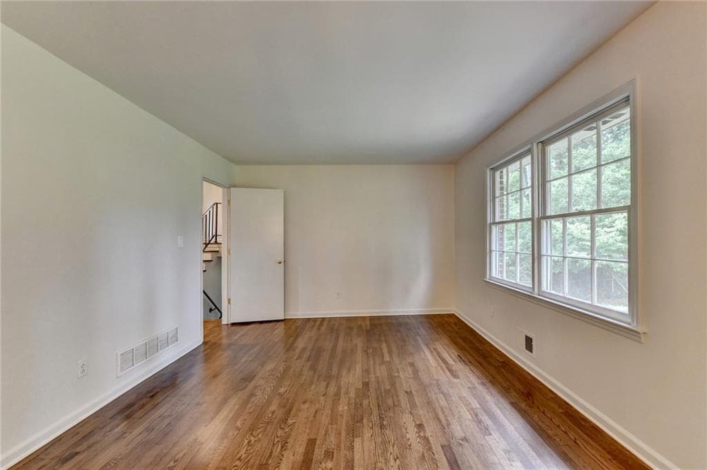 4 bedroom, 2 bathroom, 1,926 sq ft single family residence for sale at 3318 Shorelake Drive, Tucker, GA 30084 — photo 8