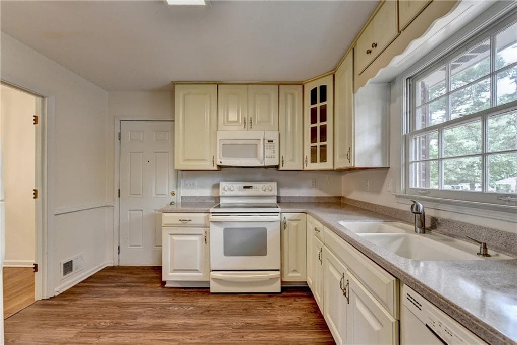 4 bedroom, 2 bathroom, 1,926 sq ft single family residence for sale at 3318 Shorelake Drive, Tucker, GA 30084 — photo 10