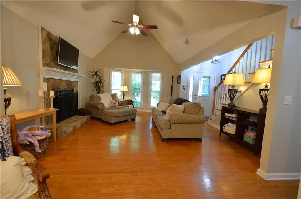 3 bedroom, 3 bathroom, 1,442 sq ft single family residence under contract at 3206 Country Walk Drive, Powder Springs, GA 30127 — photo 2