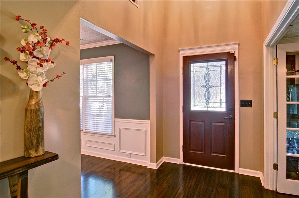 3 bedroom, 3 bathroom, 2,128 sq ft single family residence for sale at 8004 Huntcliff Road, Woodstock, GA 30189 — photo 3